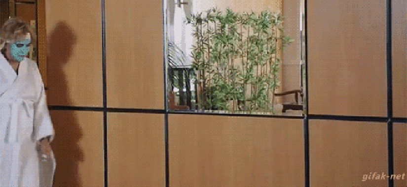 пугаетсясамасебя.gif